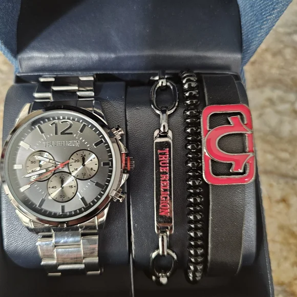 True Religion Black and Silver Watch with Bracelet Mens NEW! - Picture 4 of 6
